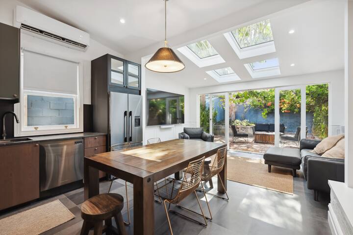 250m to Beach | Heritage Luxe w/Fireplace | 86” TV gallery image 3