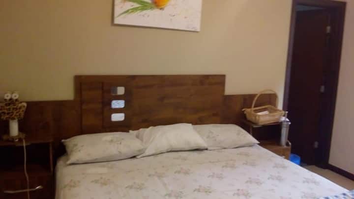 Апартман со брачен кревет (широк 180-220 см