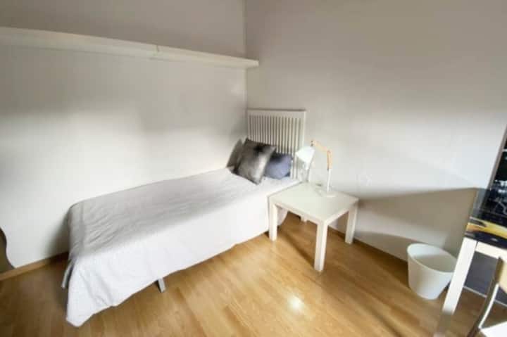 Room With Private Fridge For Long Term