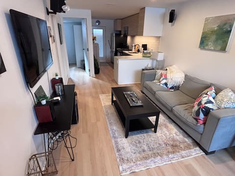 Top performing Airbnb: Bright 1 Bedroom by the Lake in Etobicoke—Lakeshore