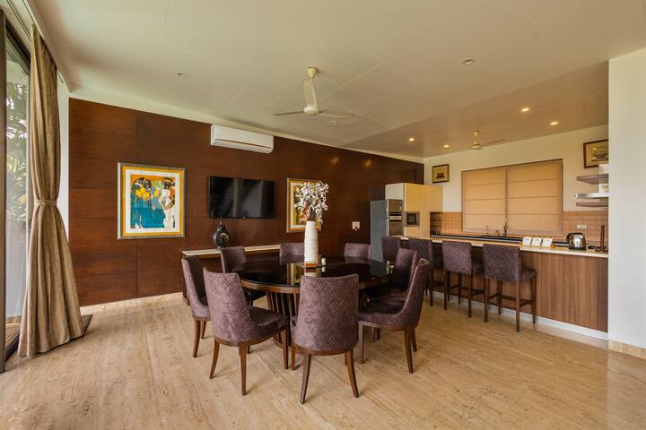 Dining area image 2