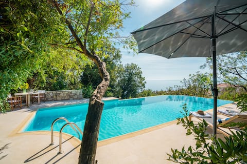 Infinity pool, Sea Views & Beach