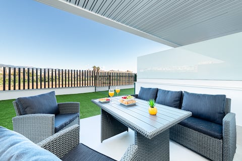 WintowinRentals Large Terrace, Parking and Pool