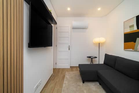 Top Airbnb: Hideaway Family Apartment | Private Terrace | AC em Areeiro