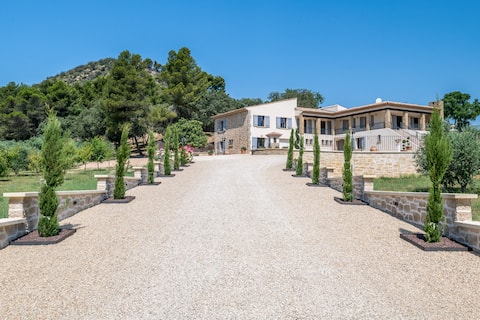 Exceptional villa for 12 in Provence