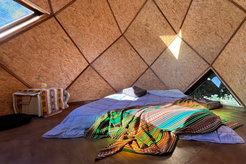Top Airbnb: Holistic Laurels - Zome in Partido De Monte