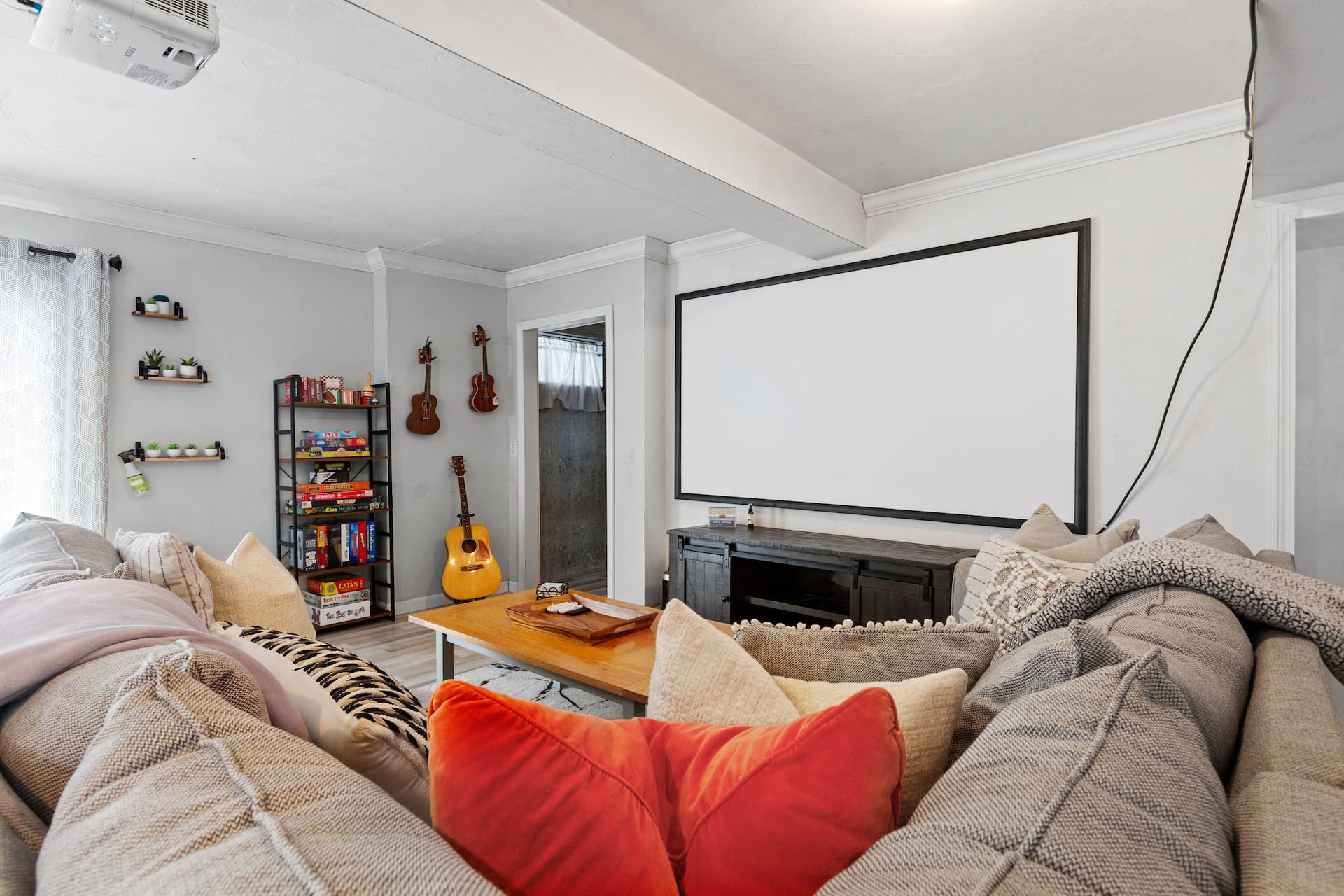 Near Boston | Home Theater| Game room | Peloton