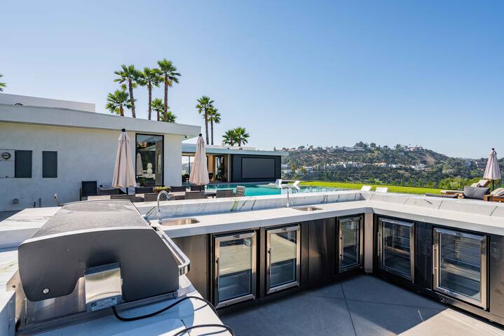 Breathtaking Views Mansion gallery image 3