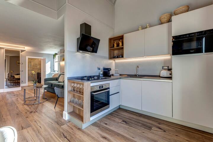 Penthouse in Great Location with View gallery image 5