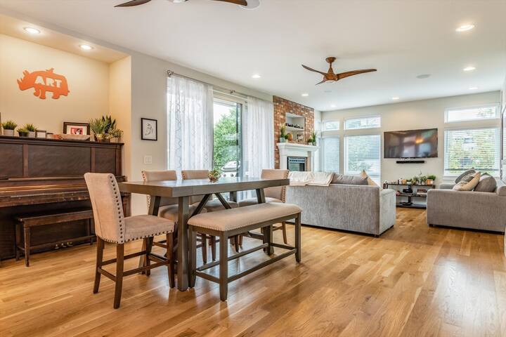 Luxury 5-Bedroom Home in LoHi gallery image 3