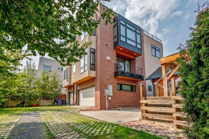 Luxury 5-Bedroom Home in LoHi