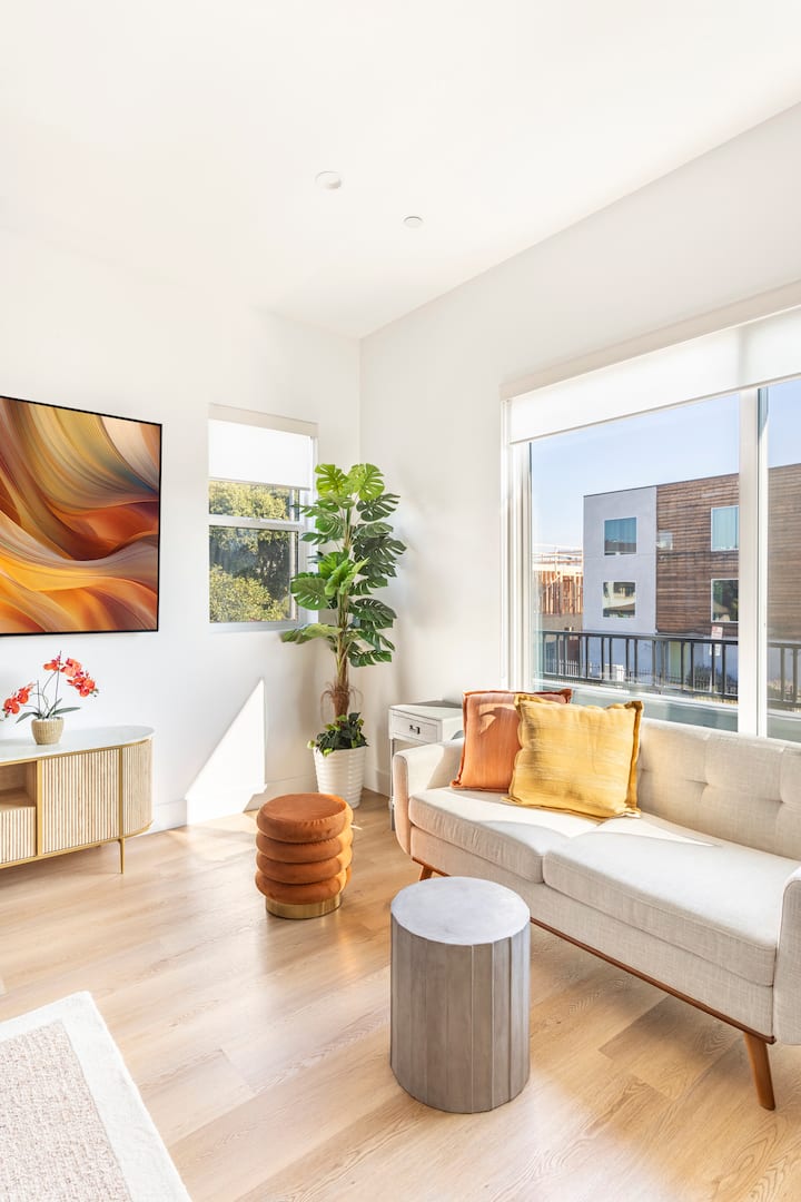 Modern 3 Bedhouse Korea Town - Hollywood, CA