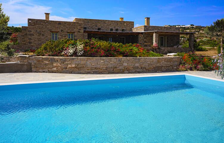 Paros VIP Pool Villa gallery image 3