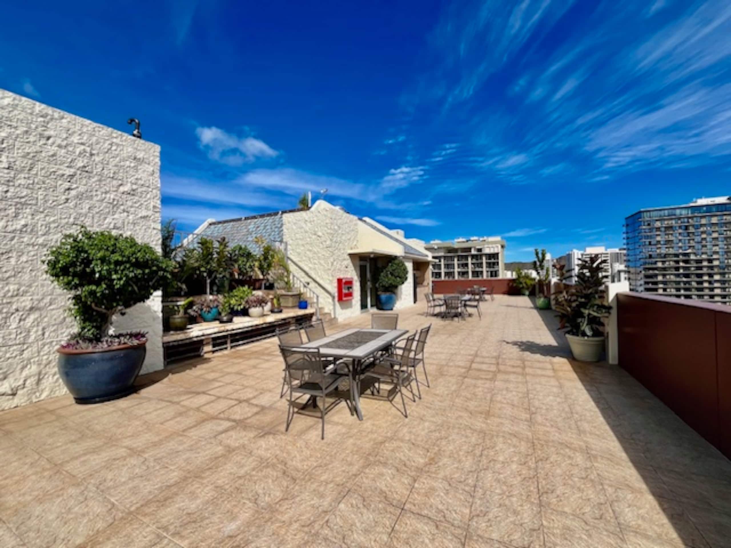 Condo in Honolulu · ★4.75 · 1 bedroom · 1 bed · 1 private bath - Image 15