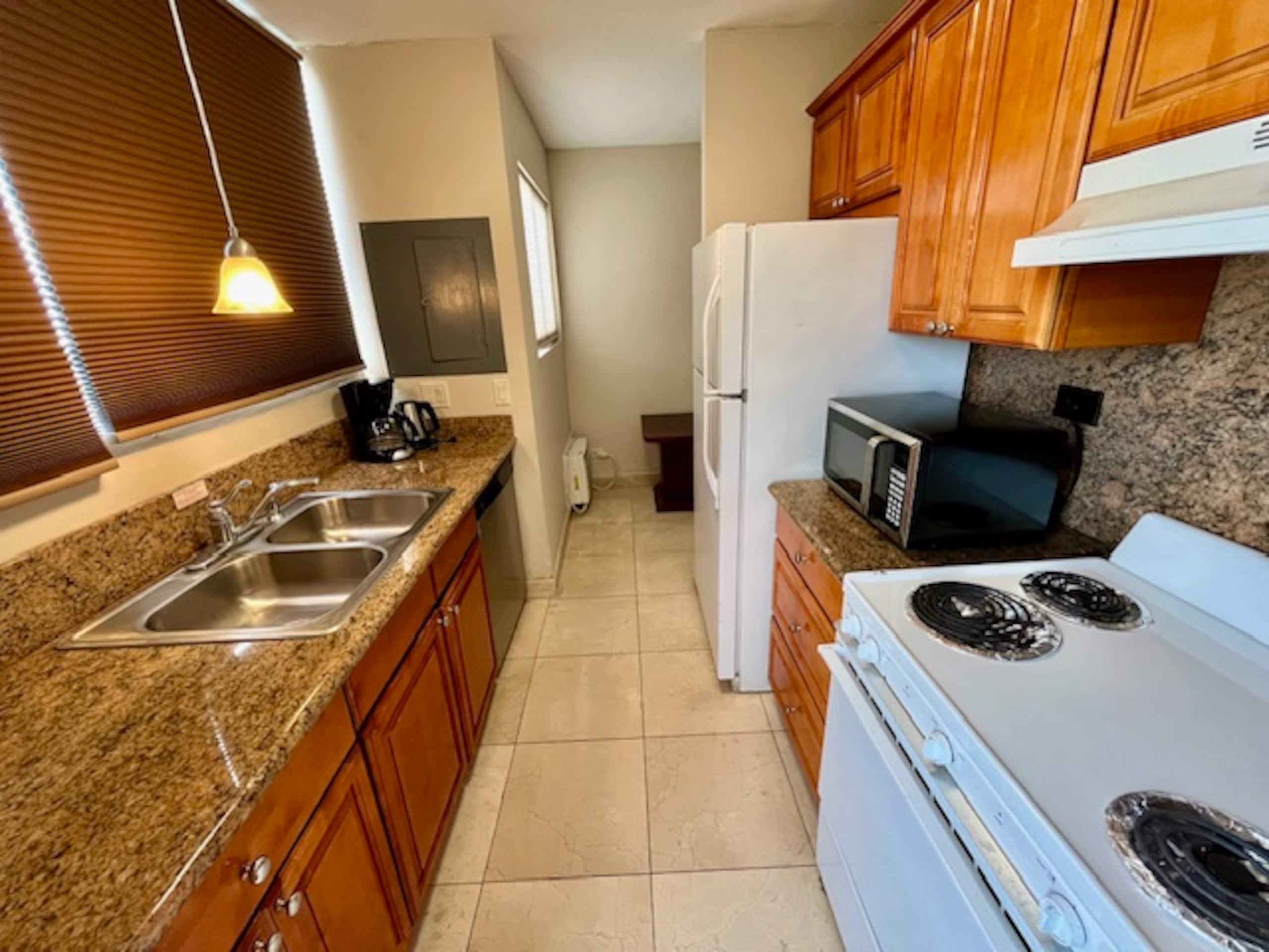 Condo in Honolulu · ★4.75 · 1 bedroom · 1 bed · 1 private bath - Image 2