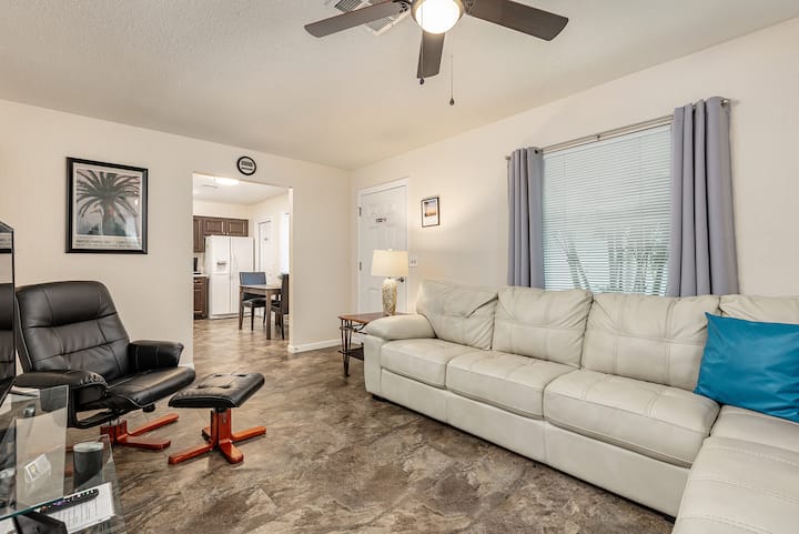 Tropical 2br Golf Retreat W/sunny Yard & Grill - Tarpon Springs, FL