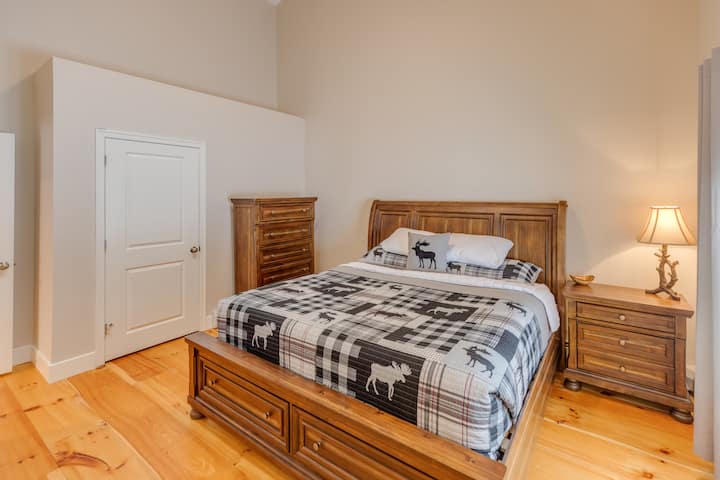 Spacious Mountain Home With 2 Gas Fireplaces - New Hampshire