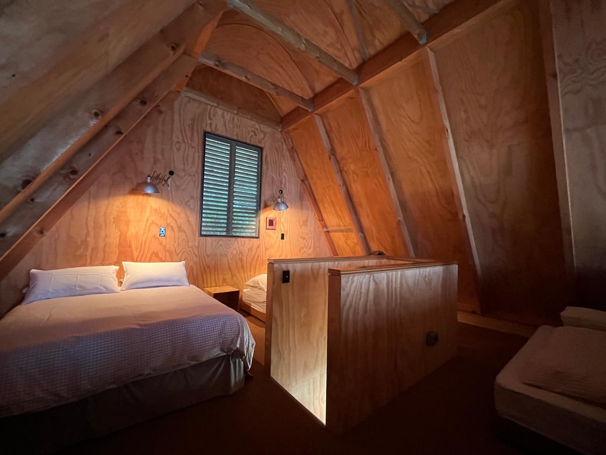 Top performing Airbnb: Whale Bay Bure in Whangarei District East