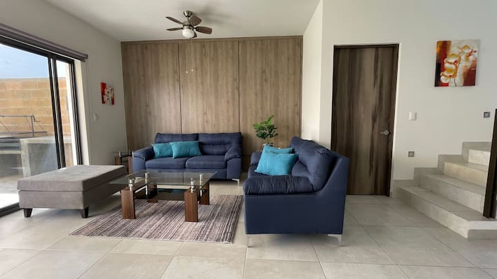 Luxury Spacious Home W/garden, Terrace & Amenities - 사카테카스