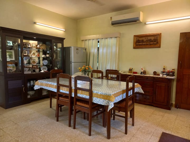 Dining area image 1