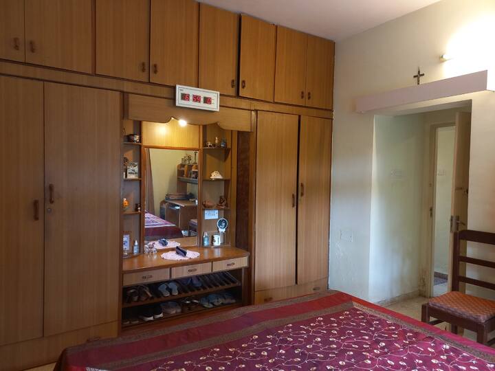 Bedroom 1 image 2