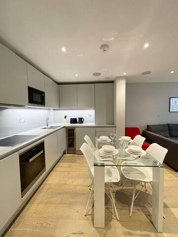 Modern 3 bedroom in Westminster gallery image 2