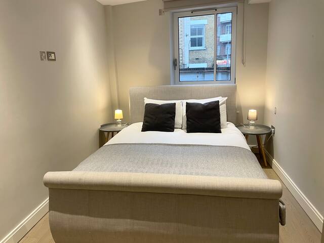 Modern 3 bedroom in Westminster gallery image 3