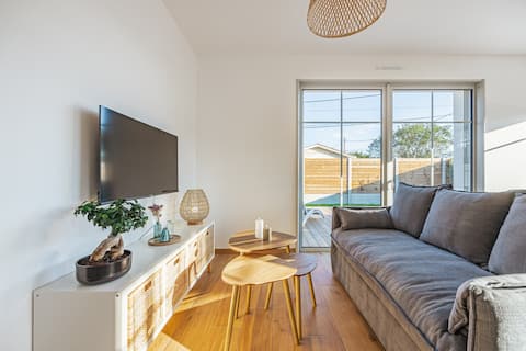 Popular Airbnb listing: Charming house "l'Horizon" in Lège Cap Ferret