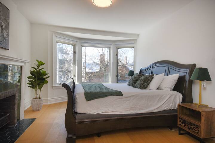 Updated Home in Prime Location gallery image 2