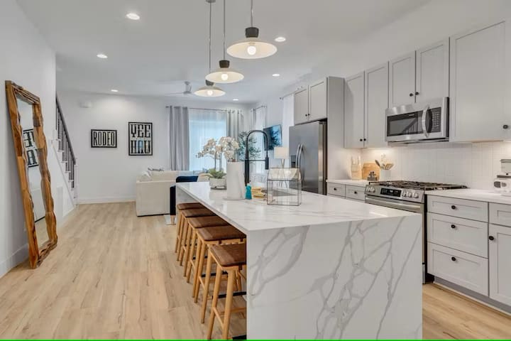 Nashville Luxury Penthouse gallery image 2