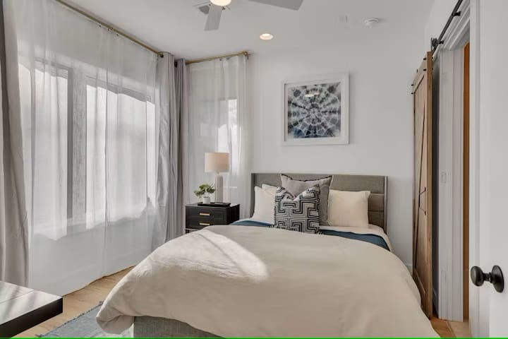 Nashville Luxury Penthouse gallery image 3