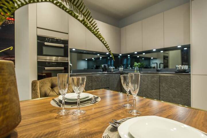 Three bed, walk to Covent Garden gallery image 2