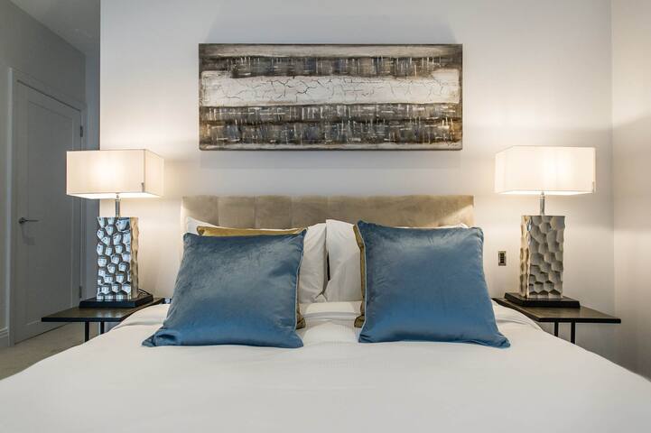 Three bed, walk to Covent Garden gallery image 3