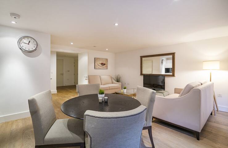 Covent Garden – Stunning two bed gallery image 3