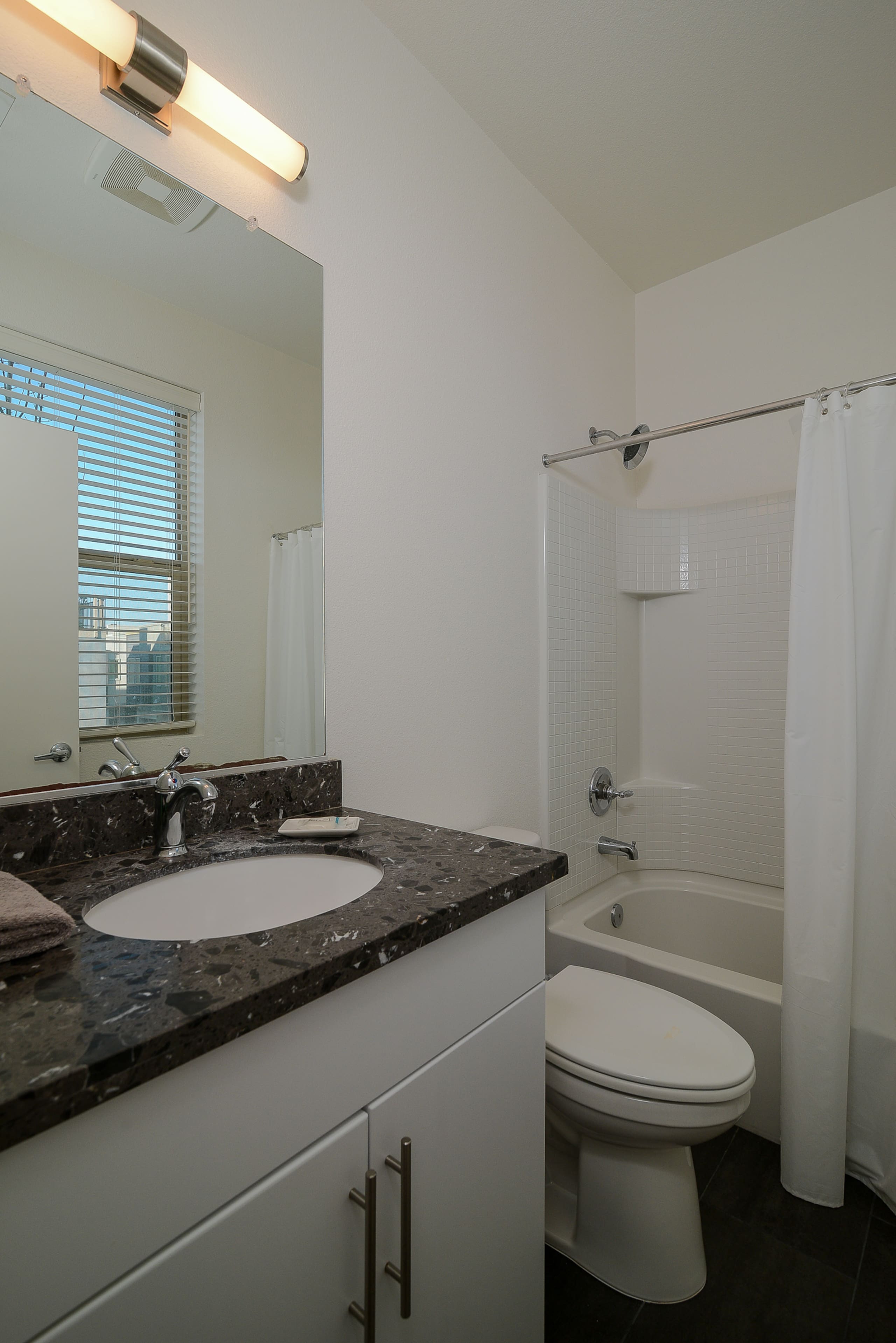 NEW Downtown Sac Home, Quiet & Central - Photo 14
