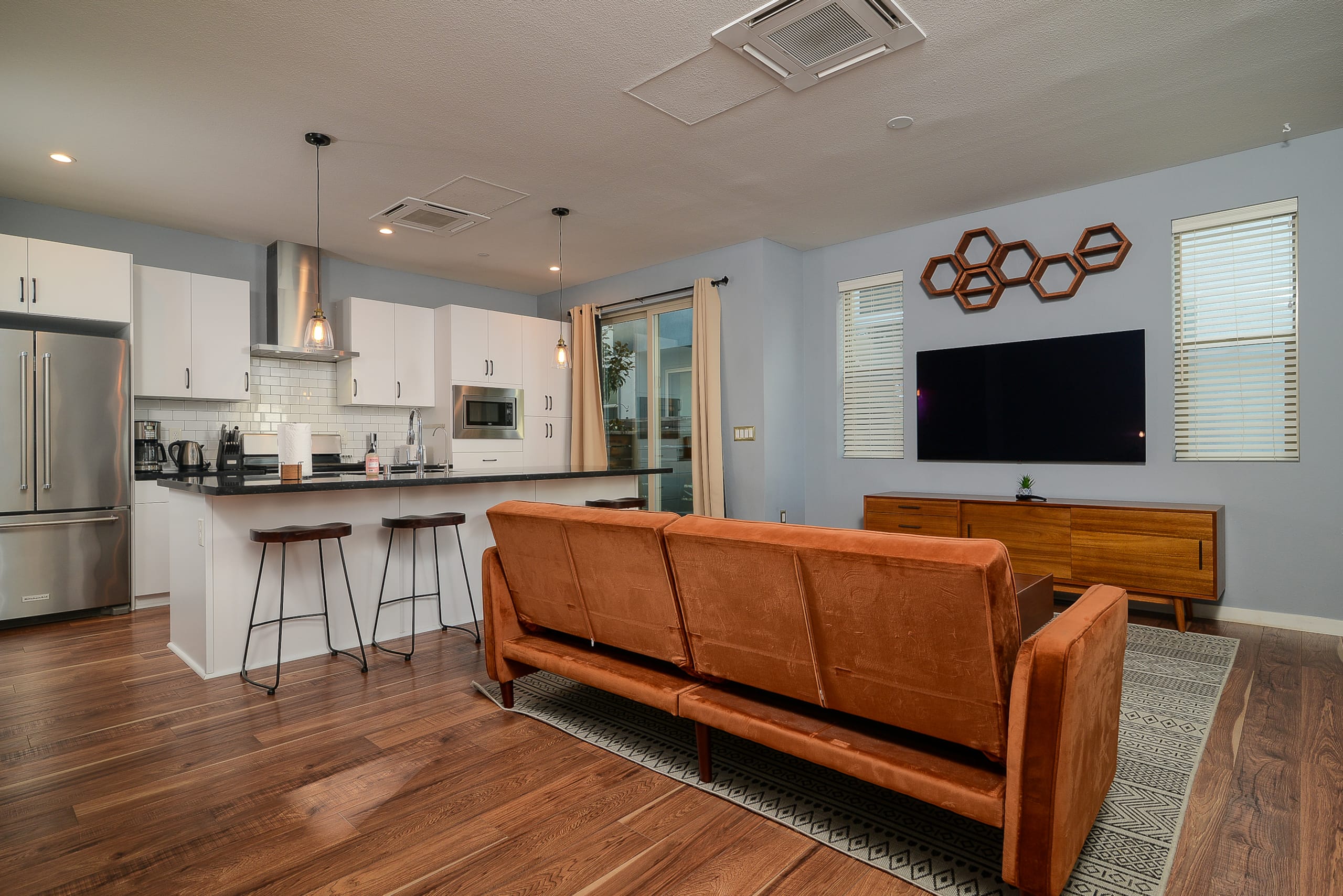 NEW Downtown Sac Home, Quiet & Central - Photo 2
