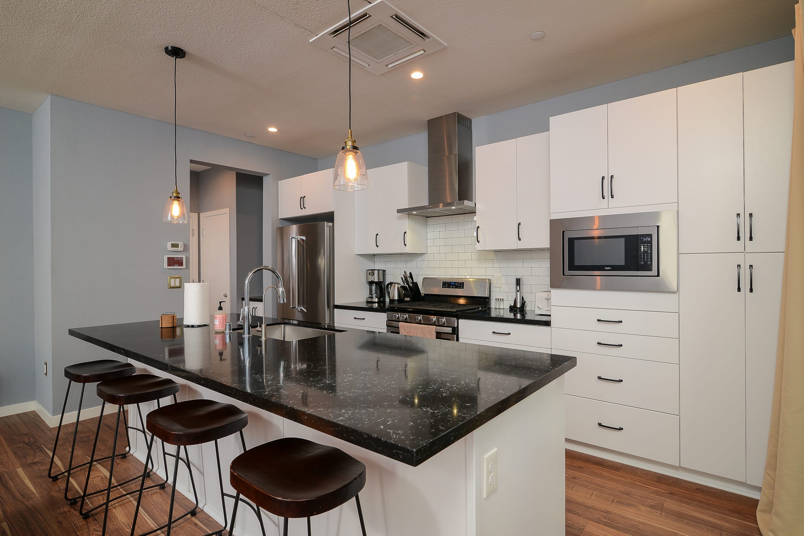 NEW Downtown Sac Home, Quiet & Central - Photo 5