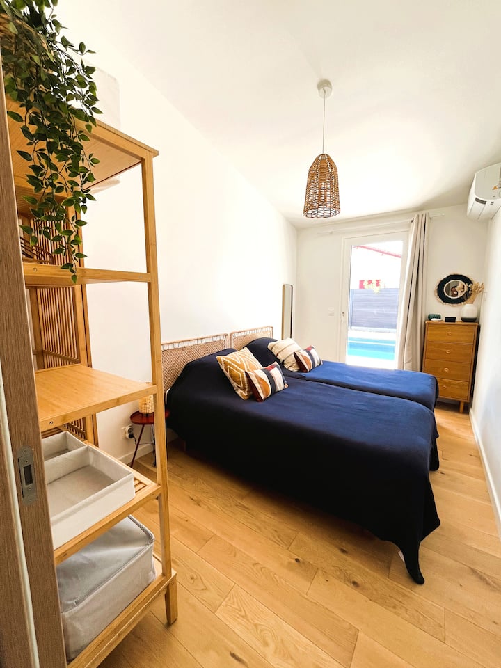 Chambre 3, 2 lits simples 90x190 + climatisation
Possibilité de faire un lit double avec les  lits rapprochés