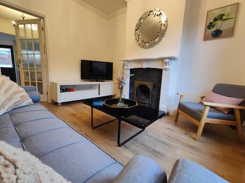 Top performing Airbnb: Charming House nr Station/Centre in Hanham