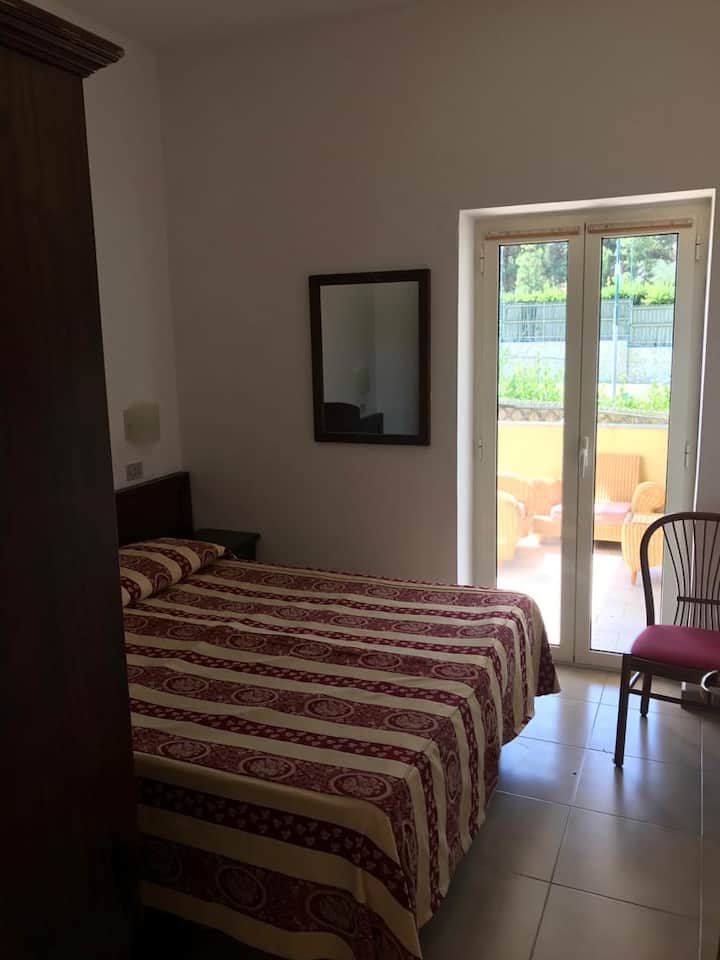 可直接通往露台的主卧