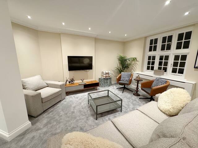 Luxury Central London Penthouse Near Hyde Park gallery image 2