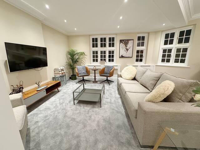 Luxury Central London Penthouse Near Hyde Park gallery image 3