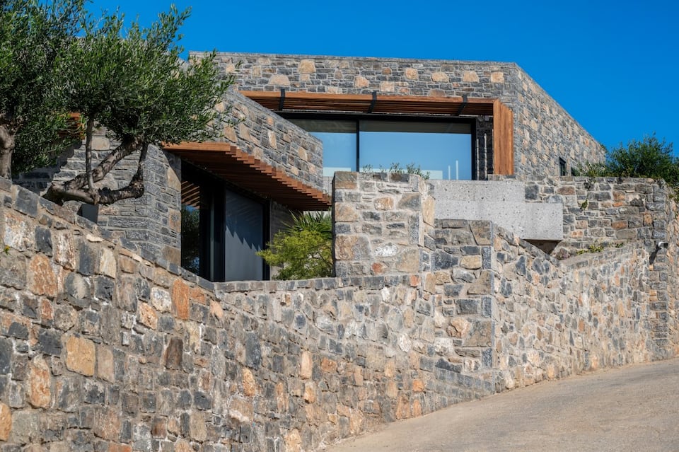 A stone villa above the bay, Ellinika, Greece, photo 9 of 10