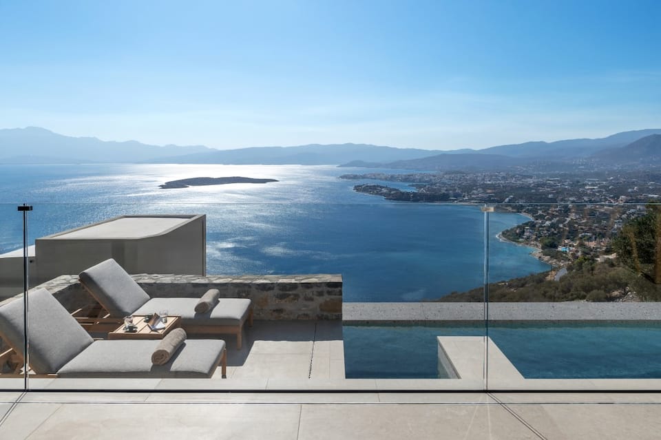 A stone villa above the bay, Ellinika, Greece, photo 7 of 10