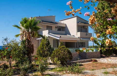 Villa Onar: Mythic Seaside Haven