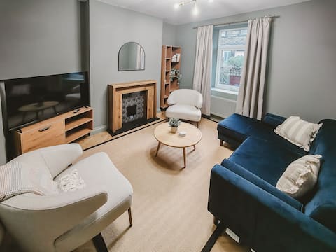 Popular Airbnb listing: The Postman's Hut: Pet Friendly in Amble By The Sea