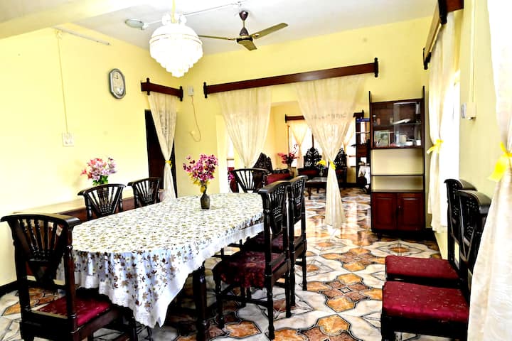 Dining area image 2