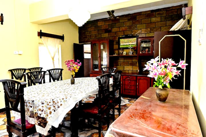 Dining area image 1