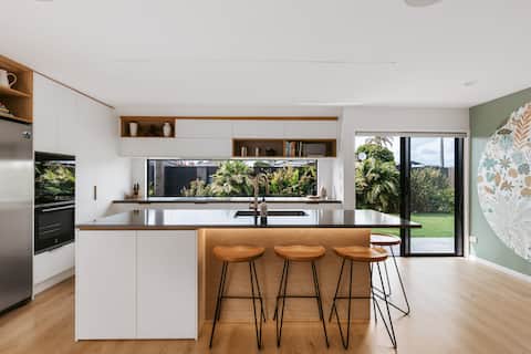 The Tui Tropics ~ Mount Maunganui