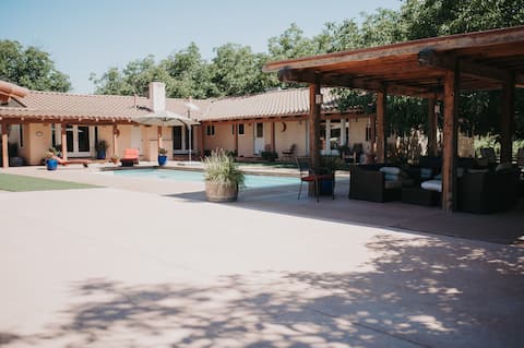 Wine Lovers Retreat with Pool